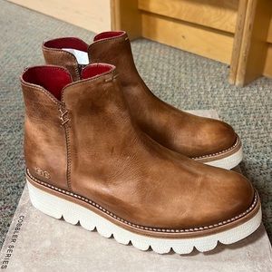 Lydyi by BedStu in rustic tan. Size 7.5.